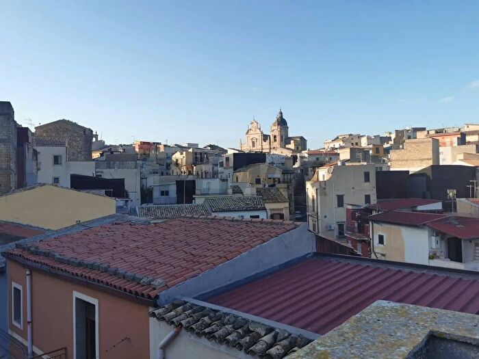 Casa quadrilocale in vendita in Via San Sebastiano, Militello In Val Di Catania