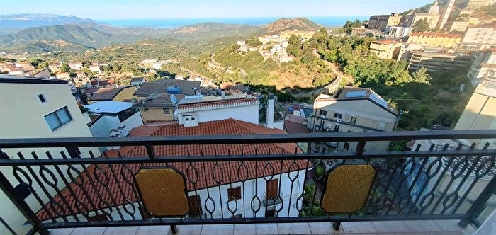 Appartamento con 6 locali in vendita in Via Roma, Lanusei