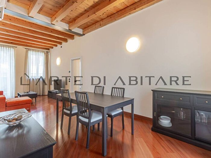 Appartamento quadrilocale in affitto in Via Carlo Cattaneo, Centro Storico, Verona