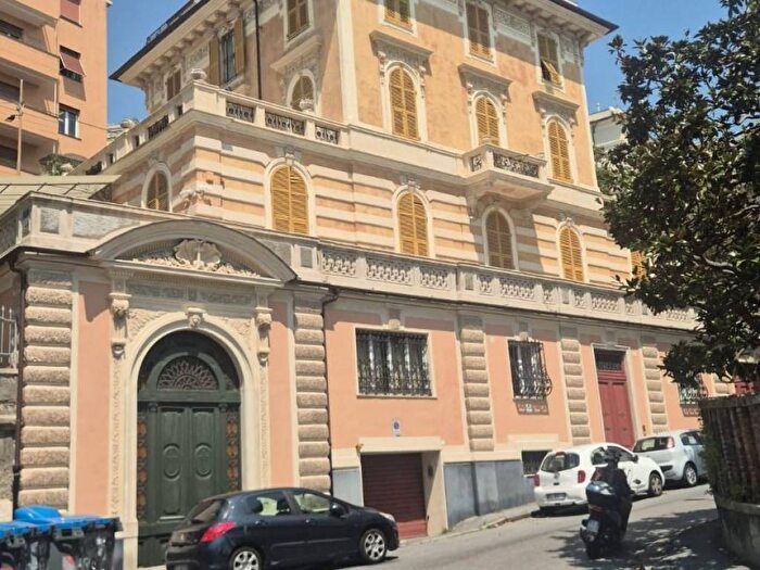 Appartamento trilocale in affitto in Via Piaggio, Castelletto, Genova