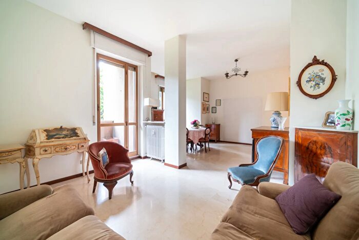 Appartamento con 5 locali in vendita in Via Alfieri, Monza