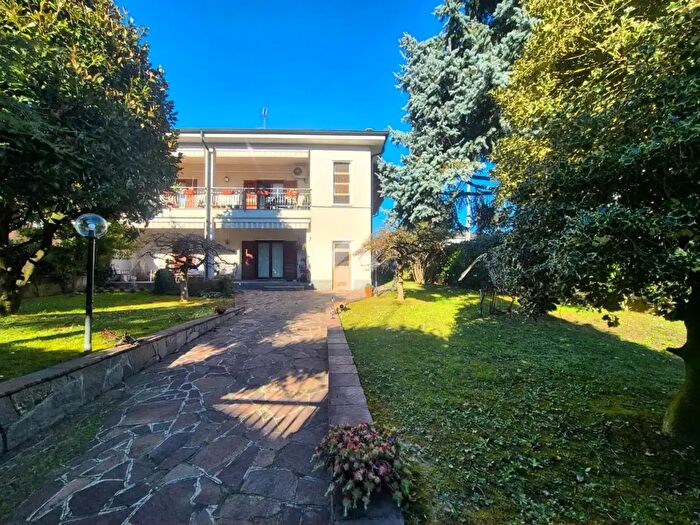 Casa trilocale in vendita in Via Carotte, Cornate DAdda