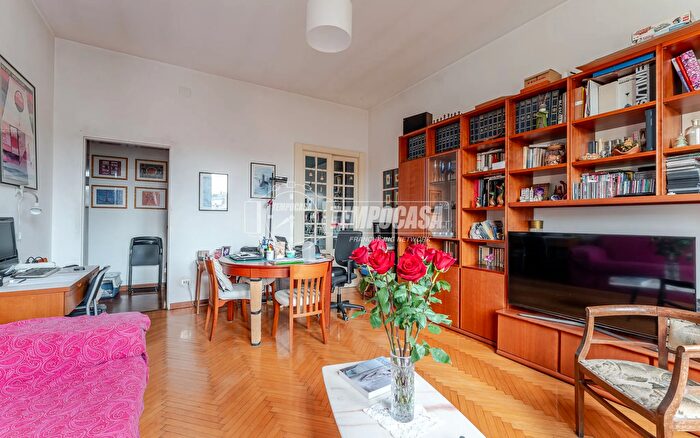 Appartamento trilocale in vendita in Via dallOngaro, Milano