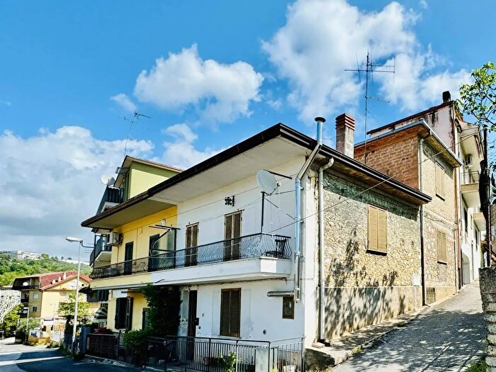 Appartamento con 6 locali in vendita in Piazza Santa Maria del Giglio, Veroli