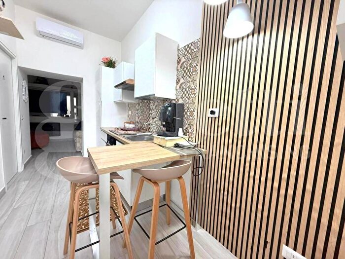 Appartamento trilocale in affitto in via nicola galdo, Tribunali, Napoli