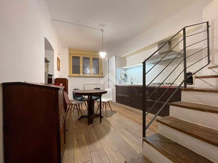 Appartamento trilocale in affitto in Via Alessandro Manzoni, Marchirolo