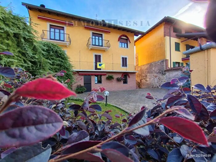 Appartamento quadrilocale in vendita in Via Peccia, Sostegno