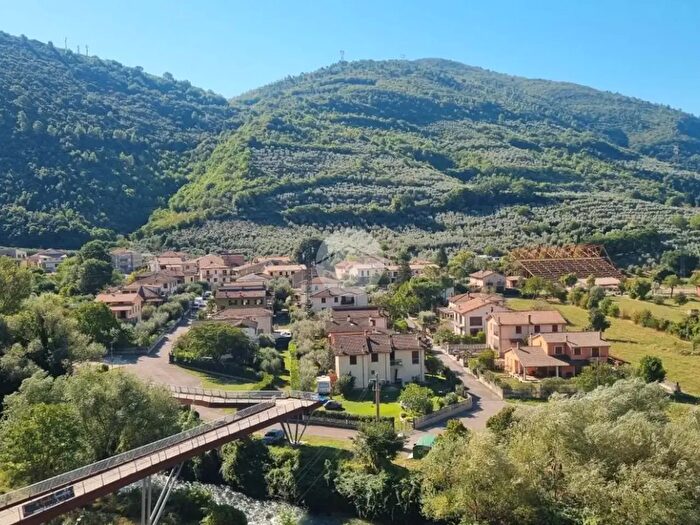 Appartamento quadrilocale in vendita in Via della Vittoria, Ferentillo