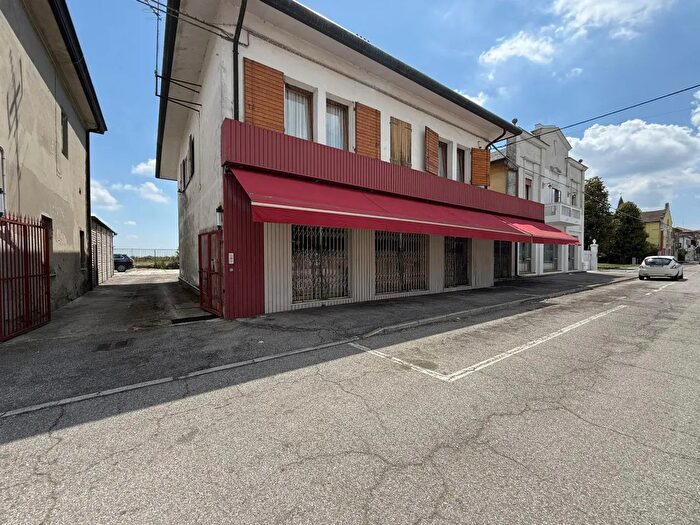 Casa con 5 locali in vendita in Via Roma, Villanova Marchesana