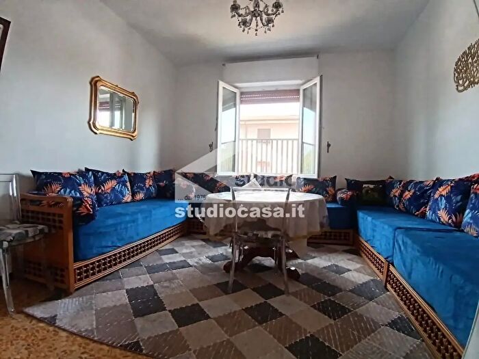 Appartamento trilocale in vendita in Via Vittorio Veneto, Palazzo Pignano
