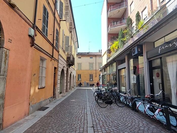 Casa con 6 locali in vendita in Via Felice Frasi, Piacenza