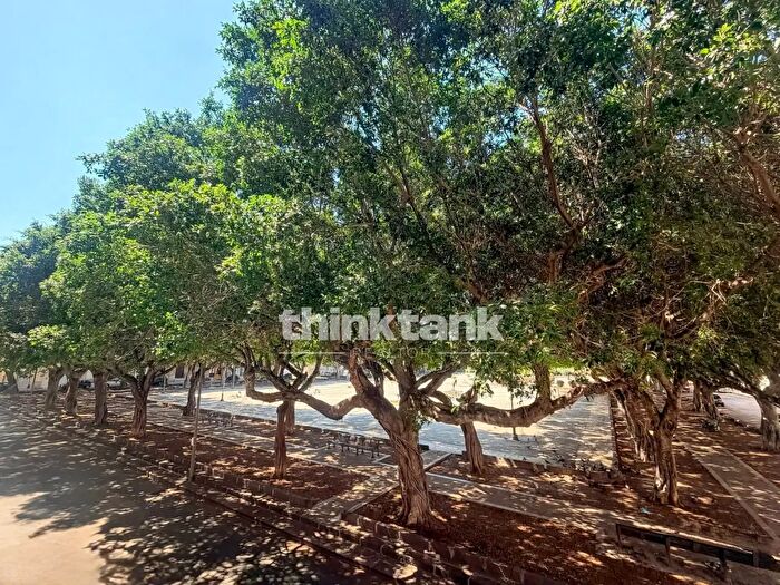 Appartamento trilocale in vendita in Piazza Santa Lucia, Siracusa