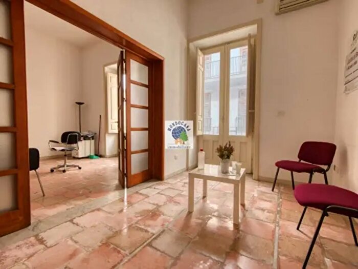 Appartamento con 6 locali in vendita in Via Alessandro Manzoni, Rosolini