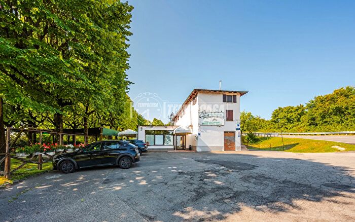 Casa con 7 locali in vendita in Maranello