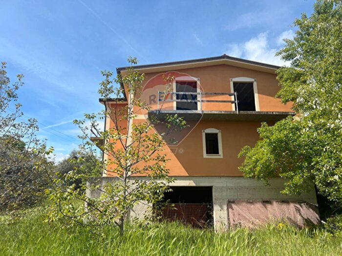 Casa con 9 locali in vendita in Contrada San Giorgio, Venosa