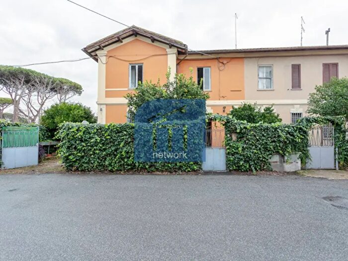 Casa con 5 locali in vendita in Piazza del Maccarese, Fiumicino