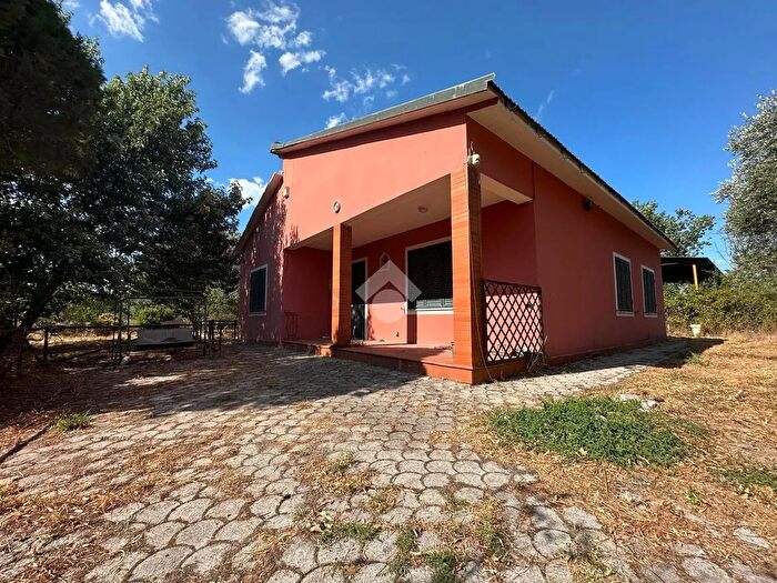 Casa quadrilocale in vendita in Via del Frizzone, Capannori