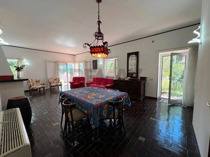 Casa con 5 locali in vendita in Via Antonio Canzio, Castiglione Chiavarese