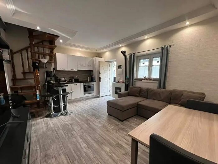 Casa bilocale in vendita in Via Marina Vecchia, Massa