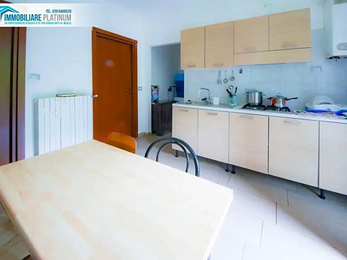 Appartamento trilocale in vendita in Albiate