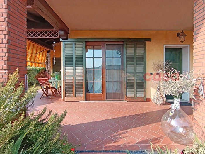 Casa quadrilocale in vendita in Via Pianelle, Comignago