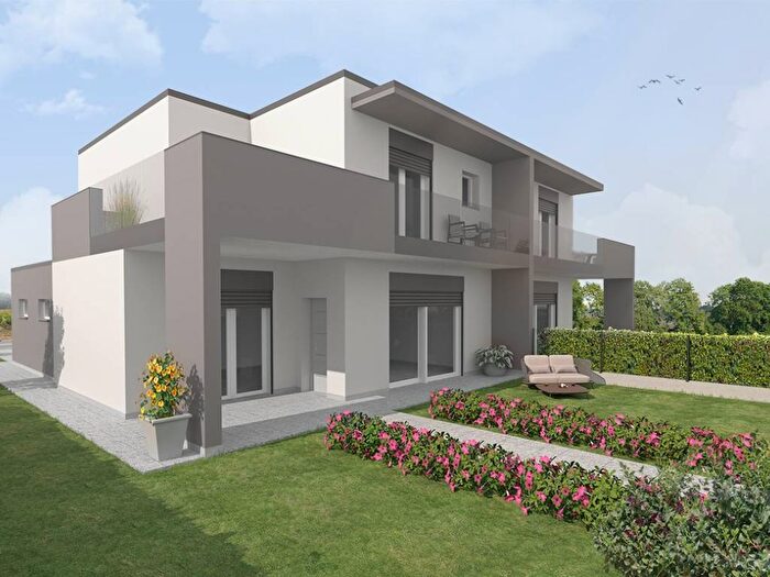 Appartamento con 6 locali in affitto in Via Alessandro Volta, Bizzarone