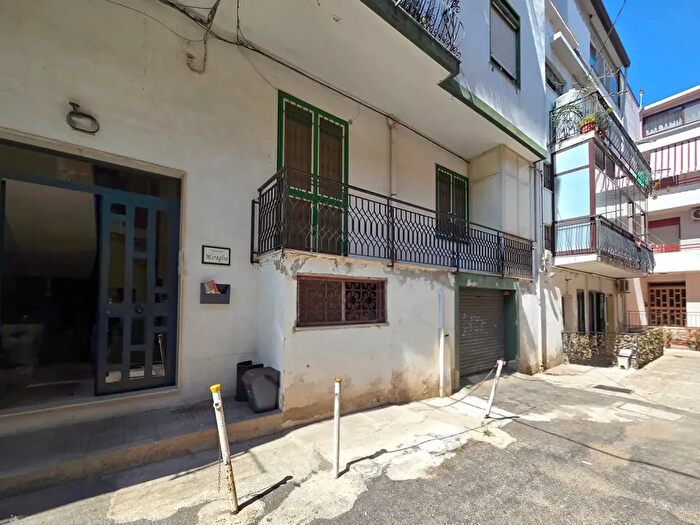 Appartamento trilocale in vendita in Via Polveriera IV Traversa, Messina