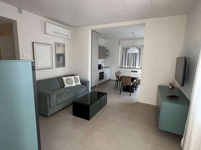 Appartamento trilocale in affitto in Via Giosuè Carducci, Centro, Forte dei Marmi