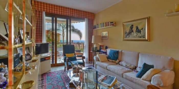 Appartamento trilocale in vendita in Via Virgilio, Bordighera