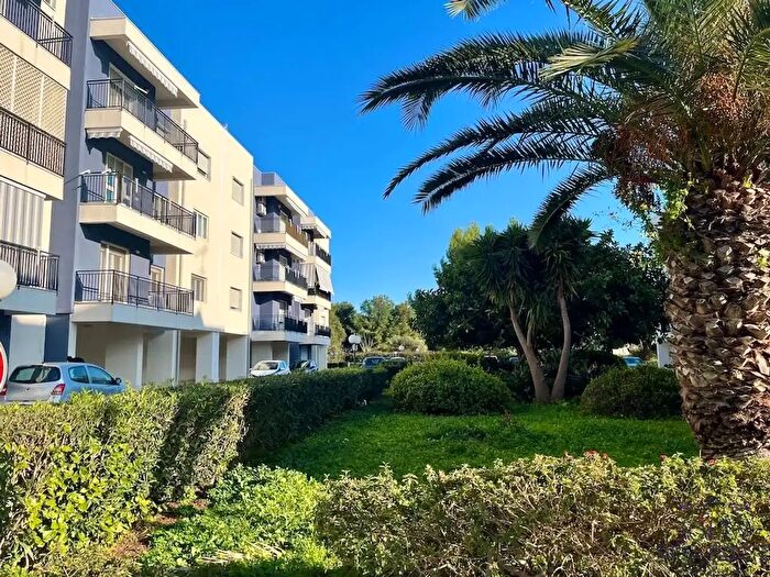 Appartamento con 5 locali in vendita in Via Canonico Nunzio Agnello, Siracusa