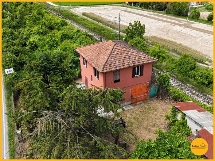 Casa con 5 locali in vendita in Via Pianella, Budrio