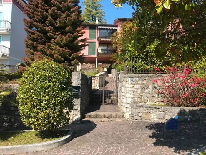 Appartamento trilocale in affitto in Via Roma, Gardone Riviera