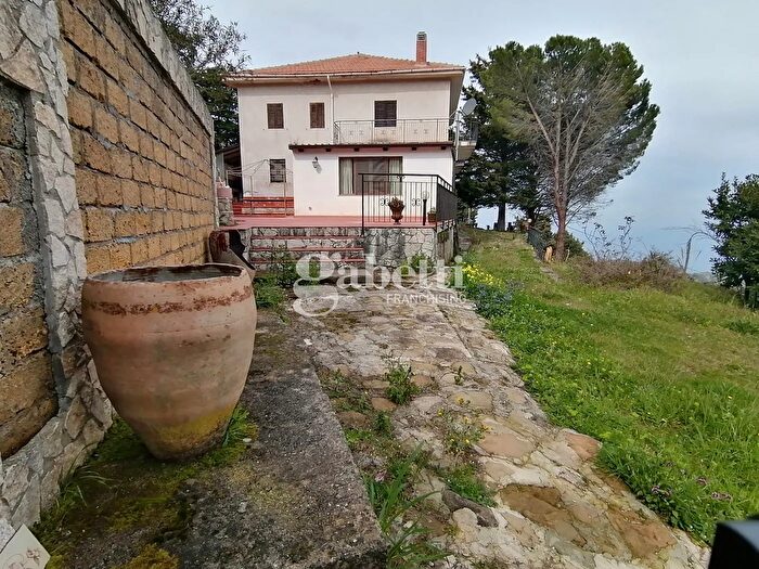 Casa con 6 locali in vendita in Contrada Felicita Snc, Santo Stefano Di Camastra
