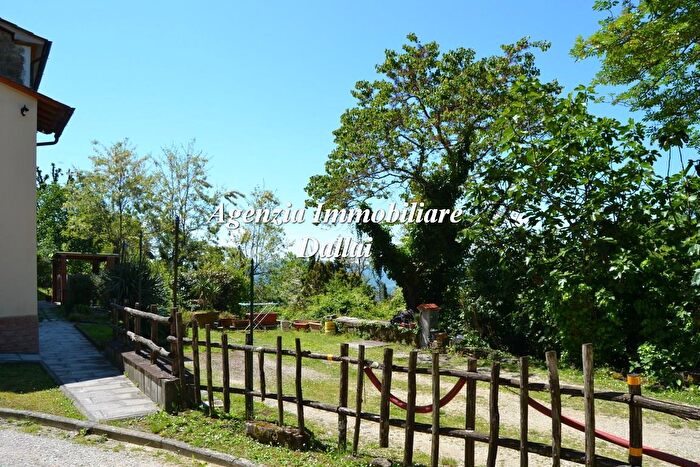 Casa quadrilocale in vendita in Loc Ponzalla, Scarperia e San Piero