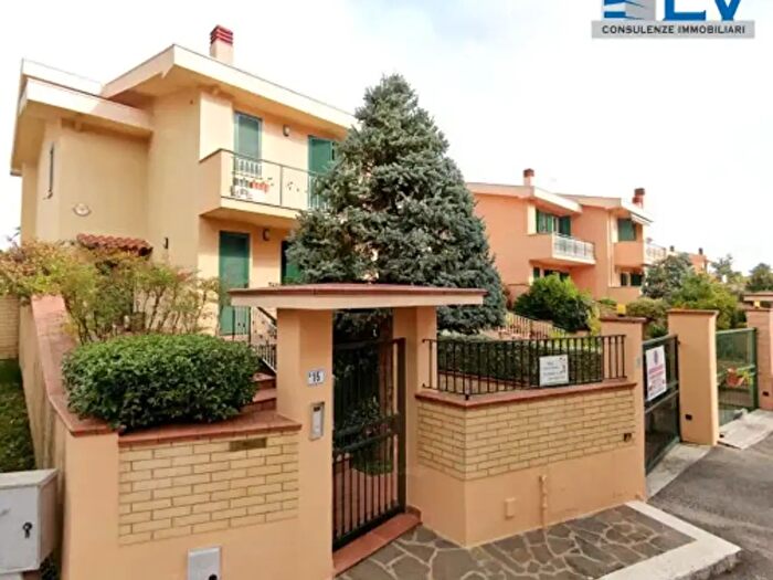 Casa con 6 locali in vendita in Via Mastruccia, Frosinone