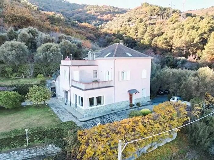 Casa con 13 locali in vendita in Regione Limbo, Alassio