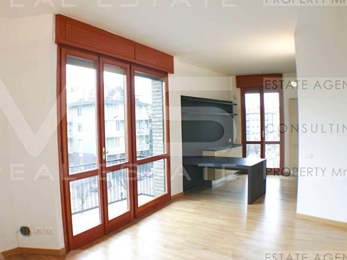 Appartamento trilocale in affitto in Viale Federico Caprilli, San Siro, Milano