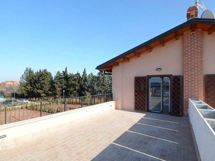 Appartamento trilocale in affitto in Via della Bufalotta, Porta di Roma, Roma