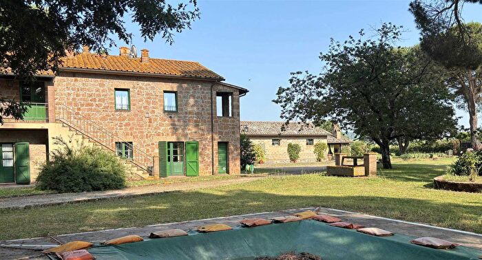 Casa con 12 locali in vendita in Acquapendente, Acquapendente