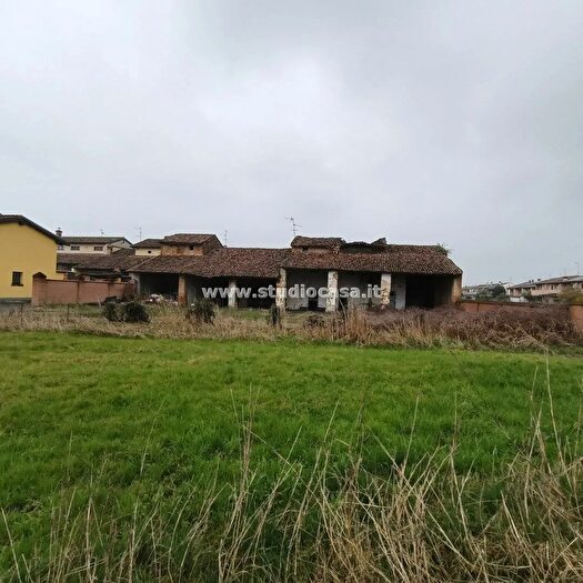 Casa quadrilocale in vendita in Via Madignanello, Madignano