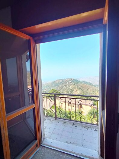 Appartamento quadrilocale in vendita in Via San Costantino, Bova