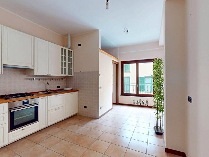 Appartamento monolocale in affitto in Via Giuseppe Verdi, Centro, Carate Brianza