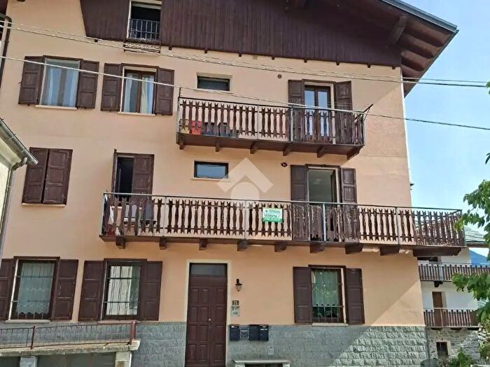 Appartamento trilocale in vendita in Frazione Excenex, Aosta
