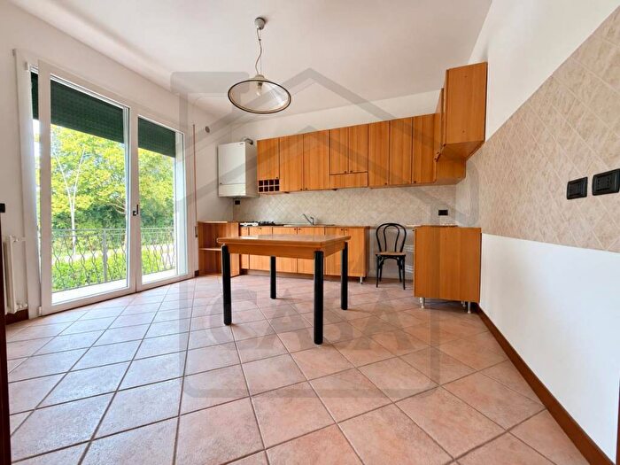 Casa quadrilocale in affitto in Via Giuseppe Mazzini, Centro, Montegrotto Terme
