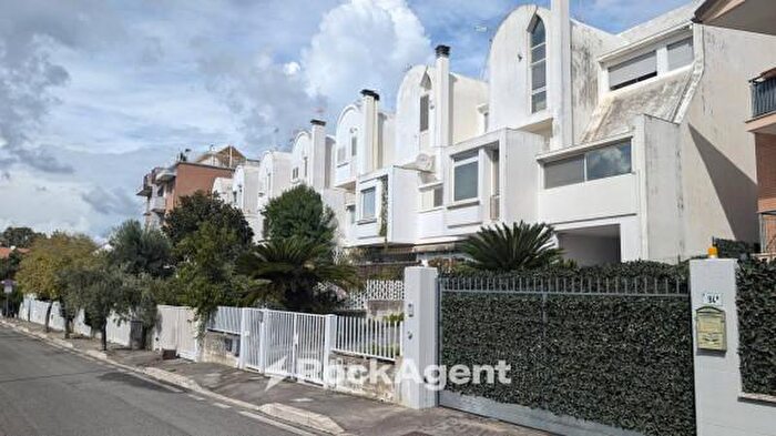 Casa con 5 locali in vendita in Via Arcangelo Corelli, Latina