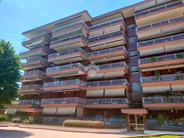 Appartamento trilocale in vendita in Via Enrico Fermi, Cesano Boscone
