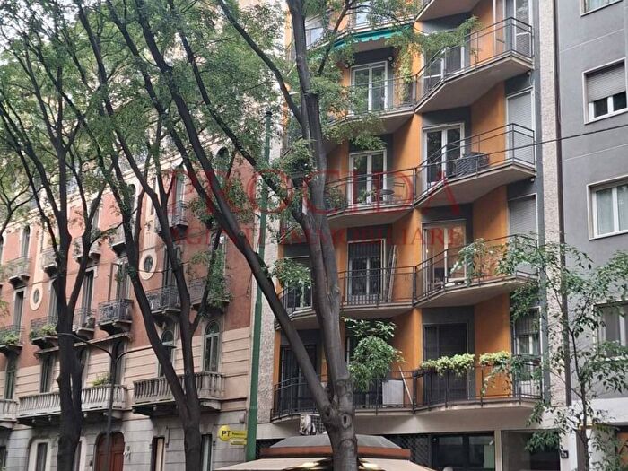 Appartamento trilocale in affitto in Via Castel Morrone, Indipendenza, Milano