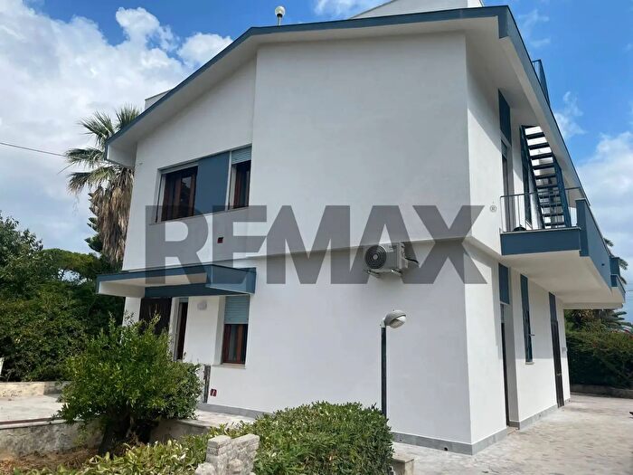Casa con 11 locali in affitto in Lungo Mare Cristoforo Colombo Nr, Carini