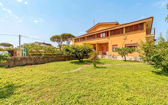 Casa con 5 locali in vendita in Piazza Pier Carlo Masini, Anzio