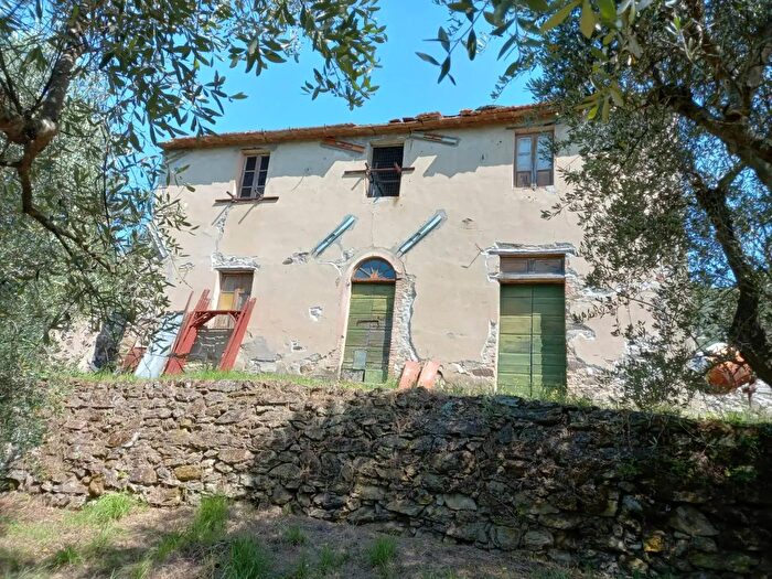 Casa con 8 locali in vendita in Viale Giacomo Matteotti, Vicopisano
